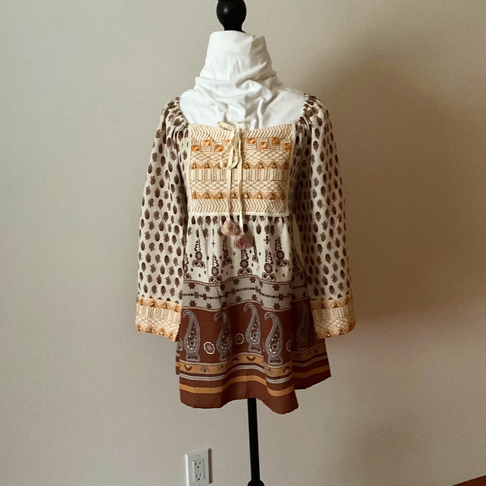 NWT Harmony Culture Bedazzled Tunic floral/geometric motiv. Size L